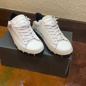 P448 Fashion Sneakers